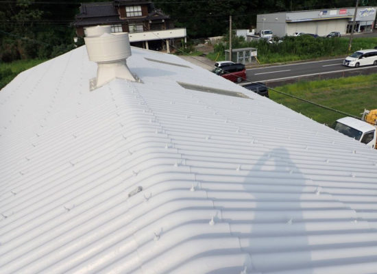 施工事例【屋根遮熱】　倉庫スレート屋根